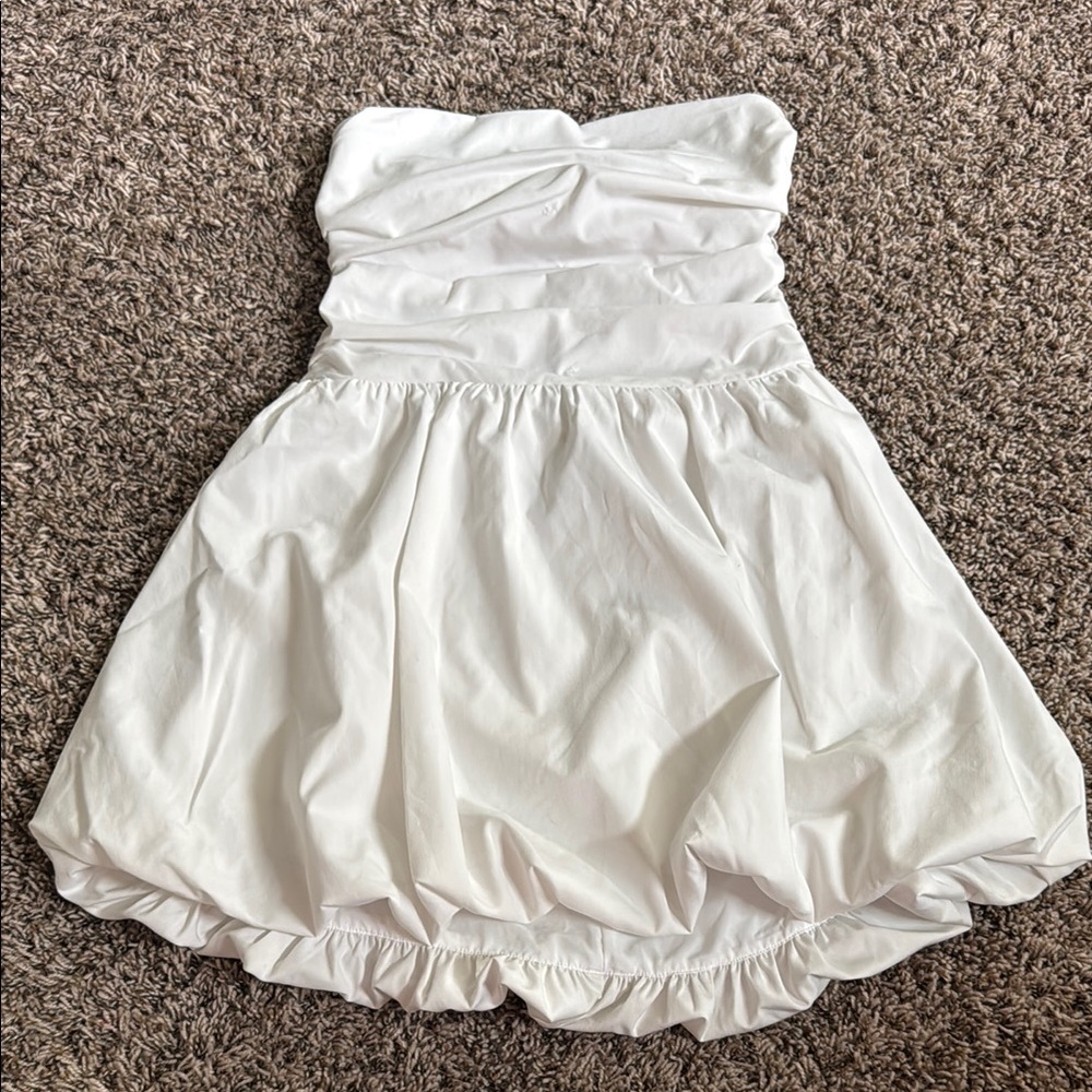 Wild fable strapless white dress. Size small- B5